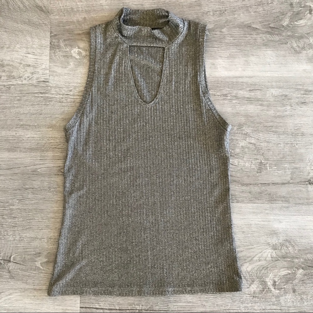 Metallic Gold Rib Keyhole Top - Picture 2 of 5